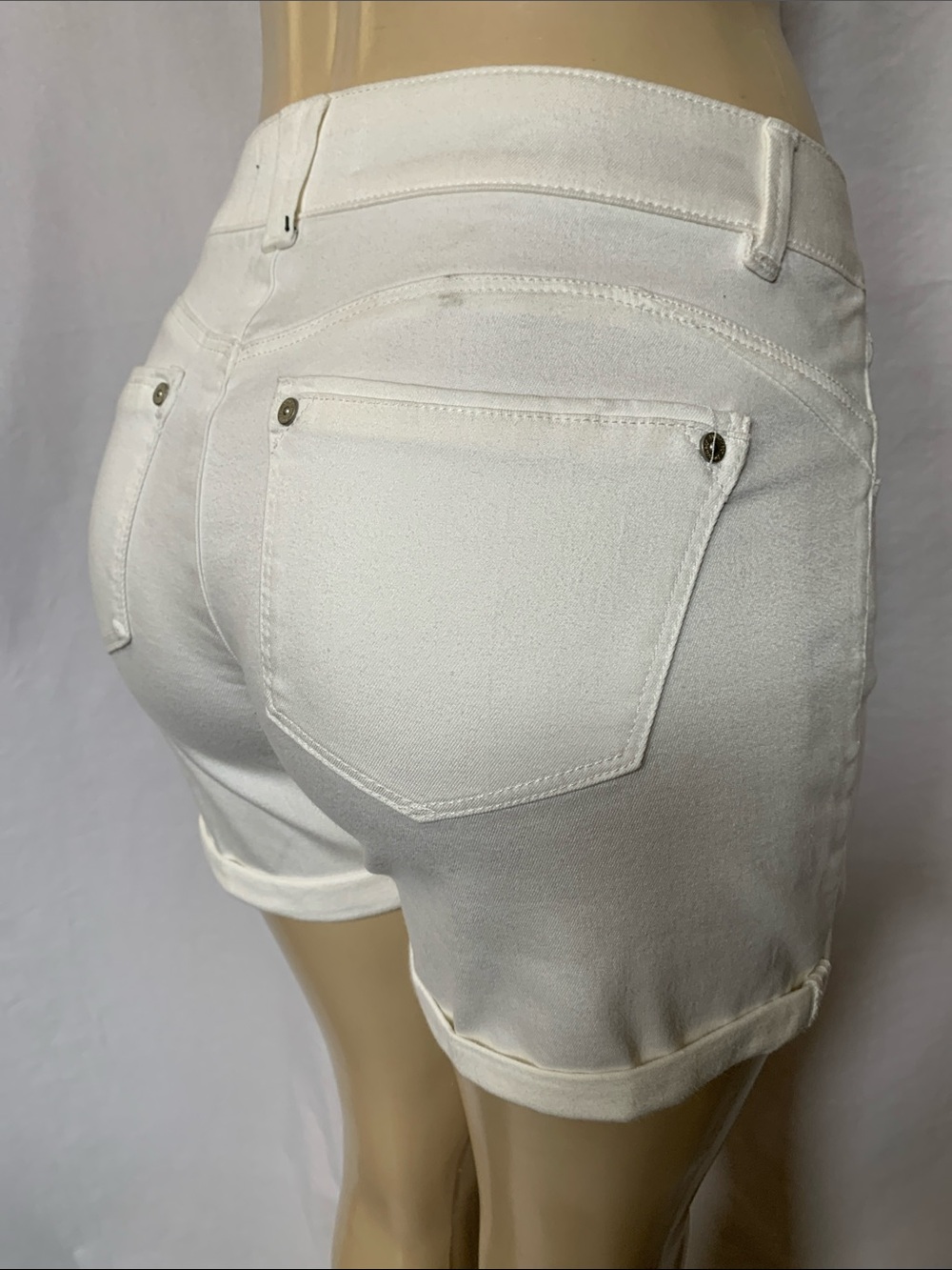 WIT & WISDOM Jeans Women's Tummy Control Size 4 White Roll-Cuff Shorts NWOT